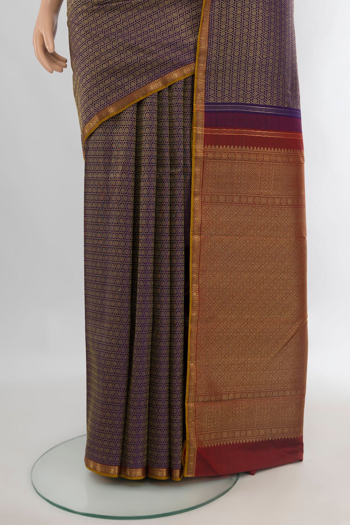 Pleats and pallu of Pure Silk Navy Blue Kanjivaram Saree with Jacquard design on the body and Zari Border. 
