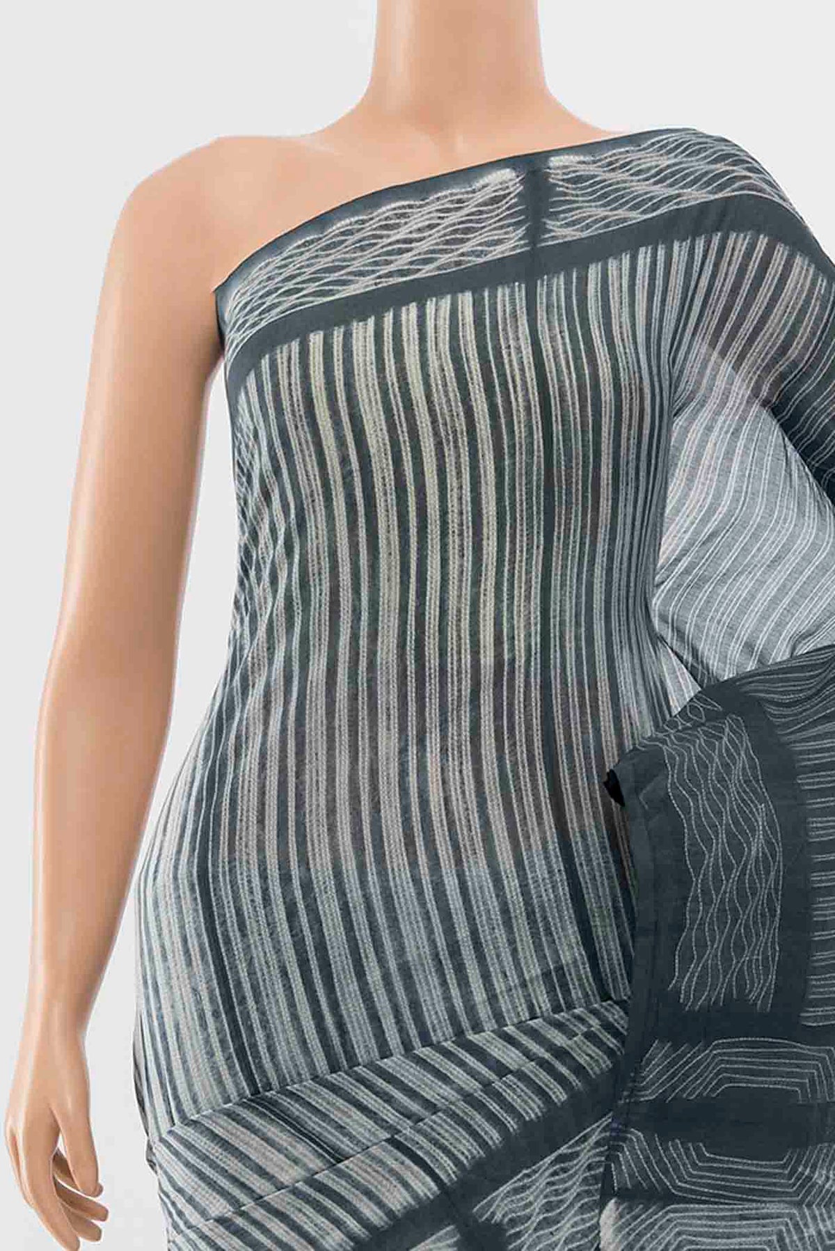 Border image of Grey Maheshwari Silk Cotton Saree with Thread Butta on the body and Thread Border