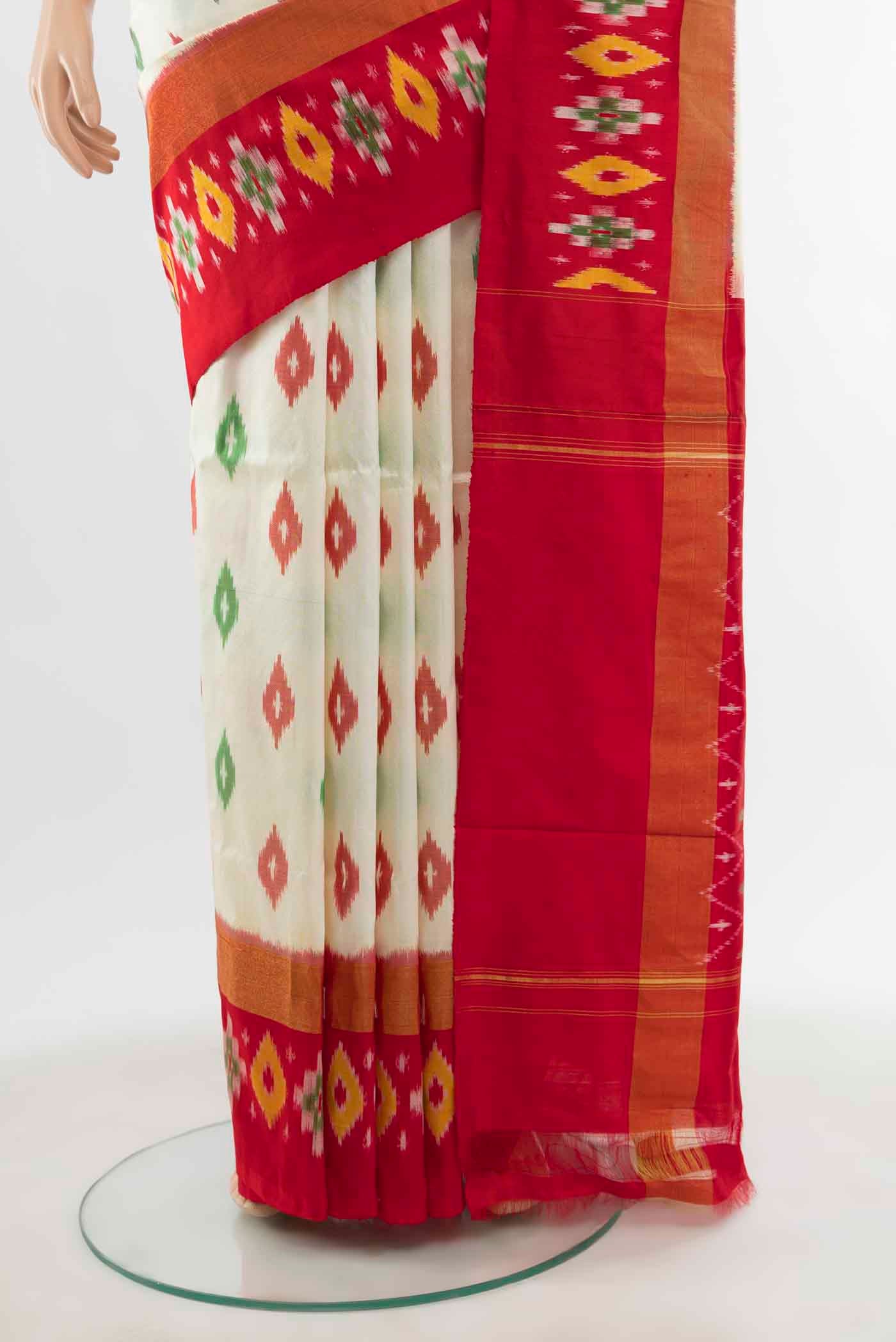 Pleats and pallu of Cream Pochampally Saree with Ikat Print on the body and Silk Border