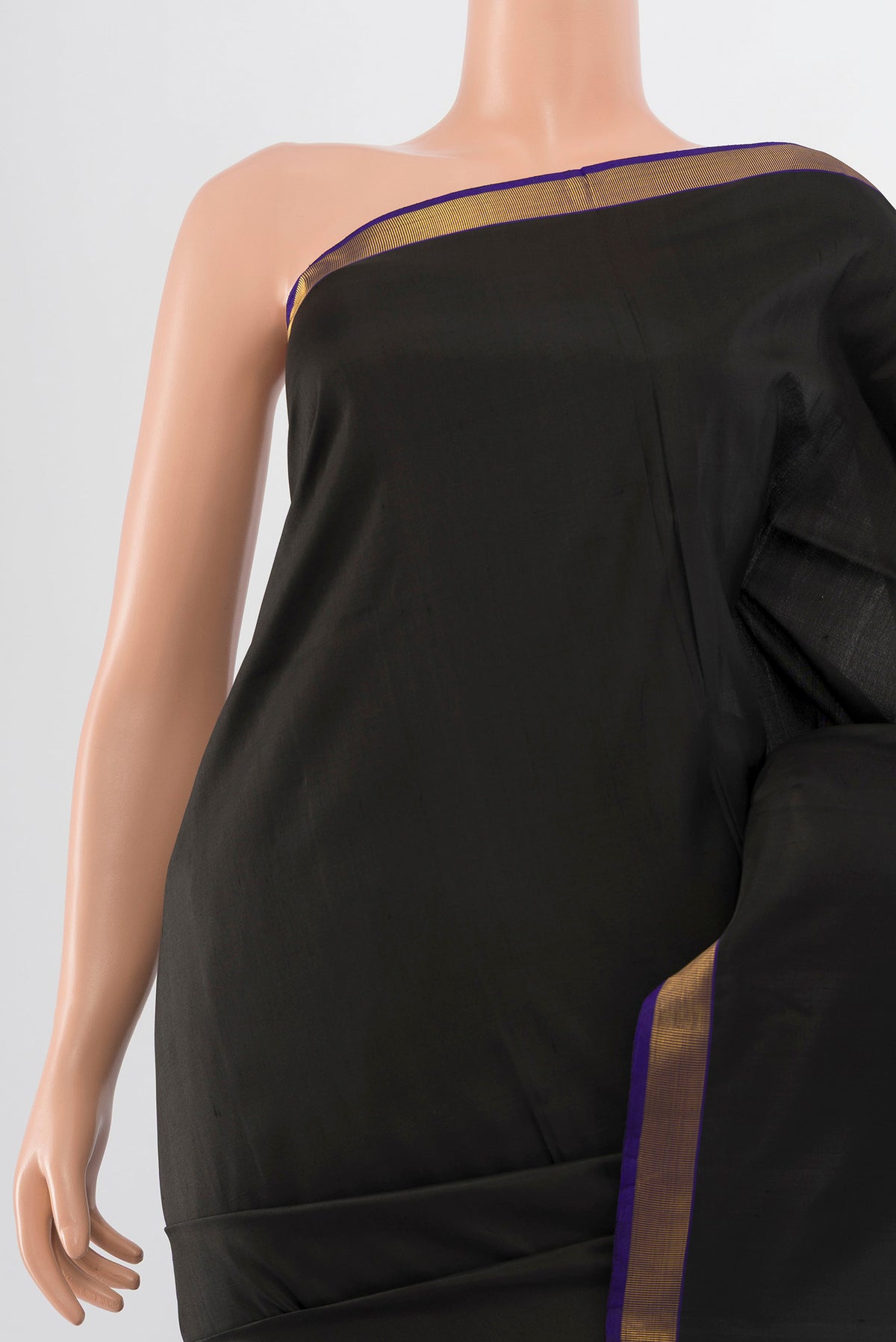 Border image of Pure Silk Pure Zari Black Kanjivaram Saree with Plain Body and Silk Border. 