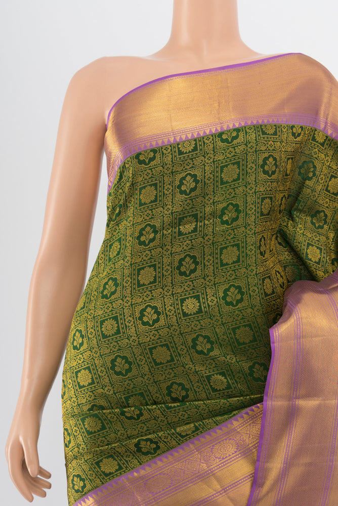 Border image of Mint Green Kanchipuram Silk Saree with Zari Butta on the body and Silk Border. 