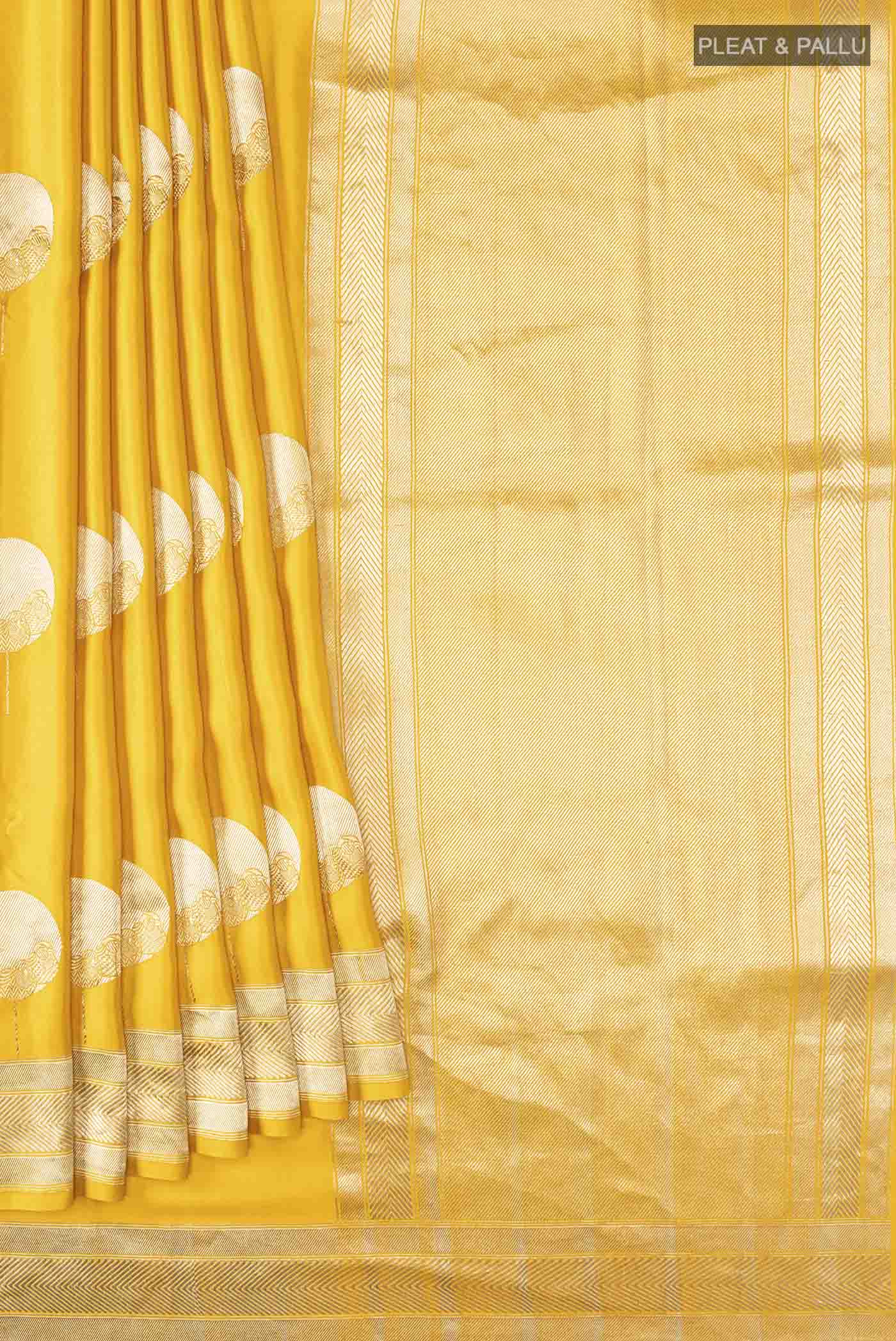 pleats pallu