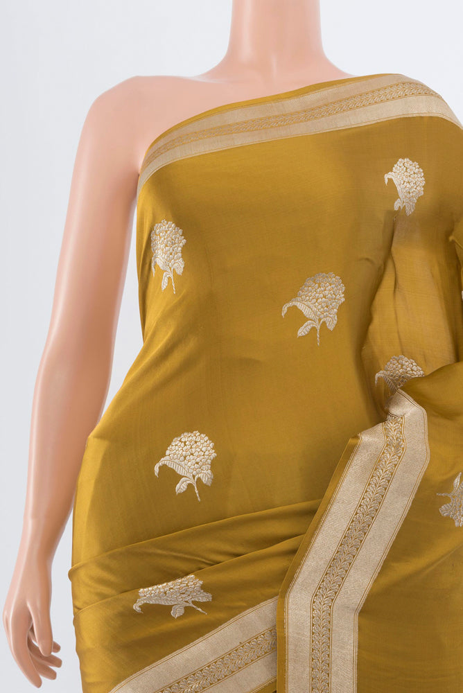 Border image of Mehandi Green Banarasi Katan Silk Saree with Zari Butta on the body and Silk Border. 
