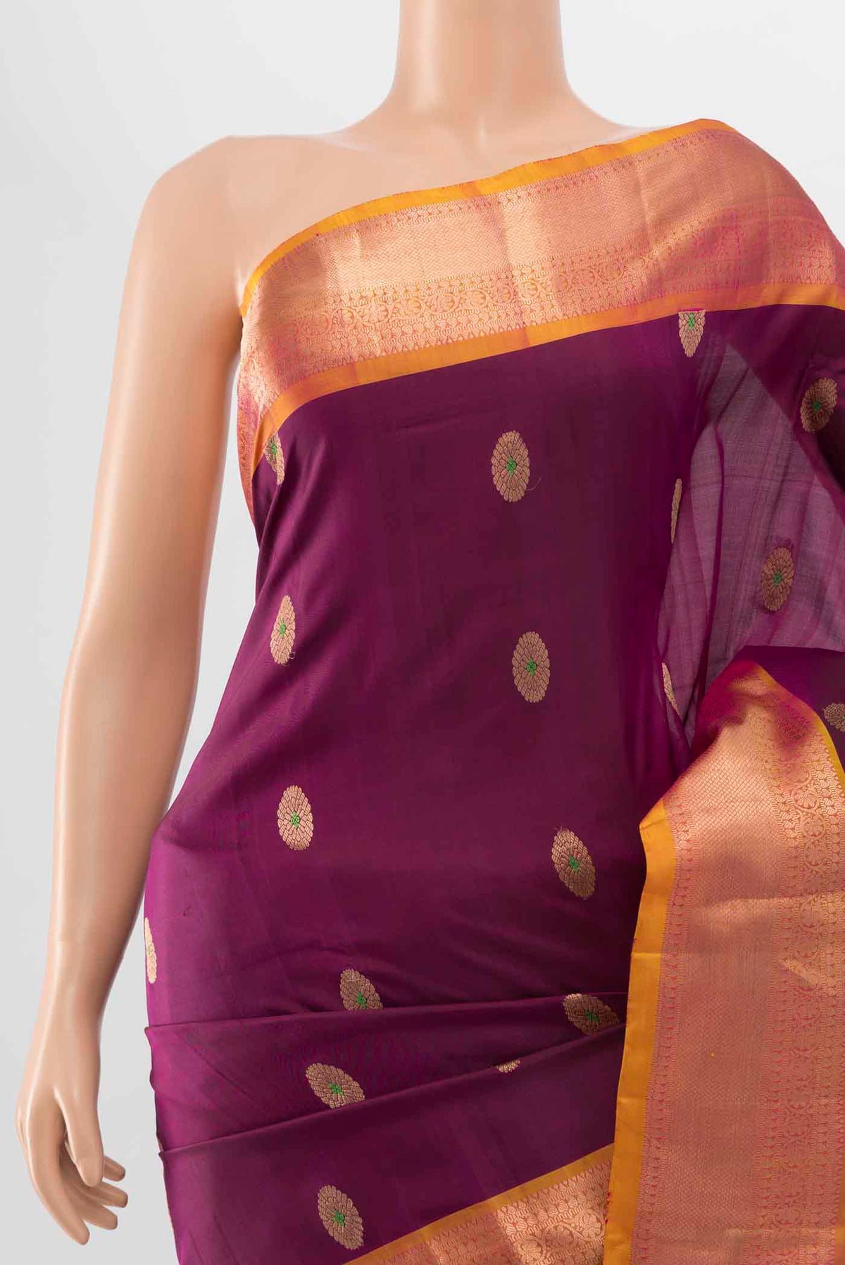 Border image of Purple Kanchipuram Silk Nine Yards Saree with Zari Butta on the body and Silk Border