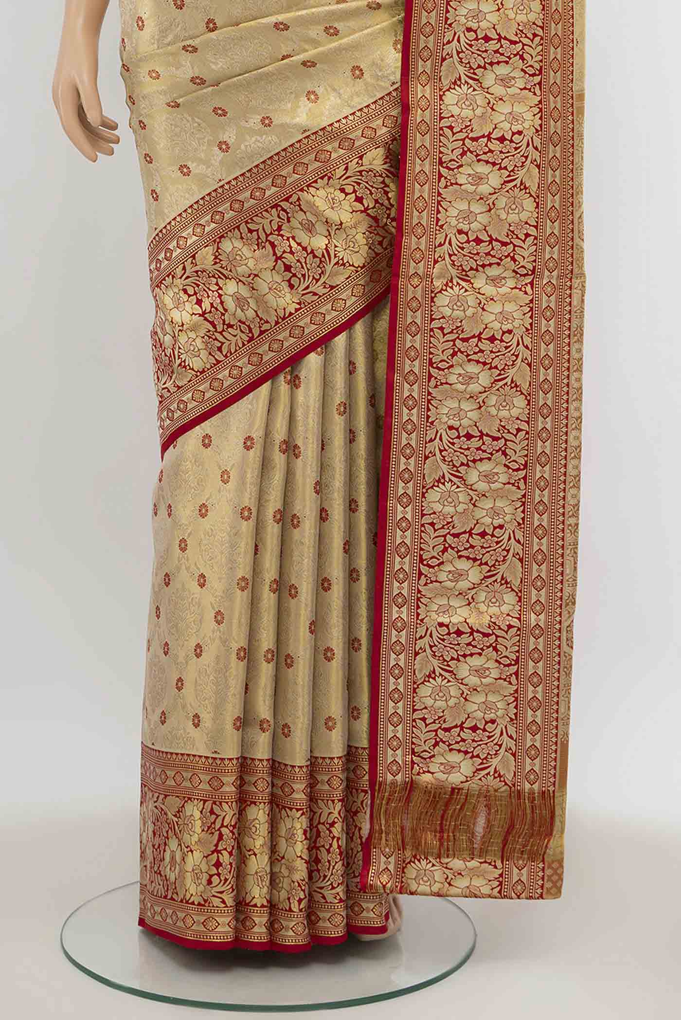Pleats and pallu of Gold Kanchipuram Tissue Silk Saree with Zari Brocade on the body and Zari Border