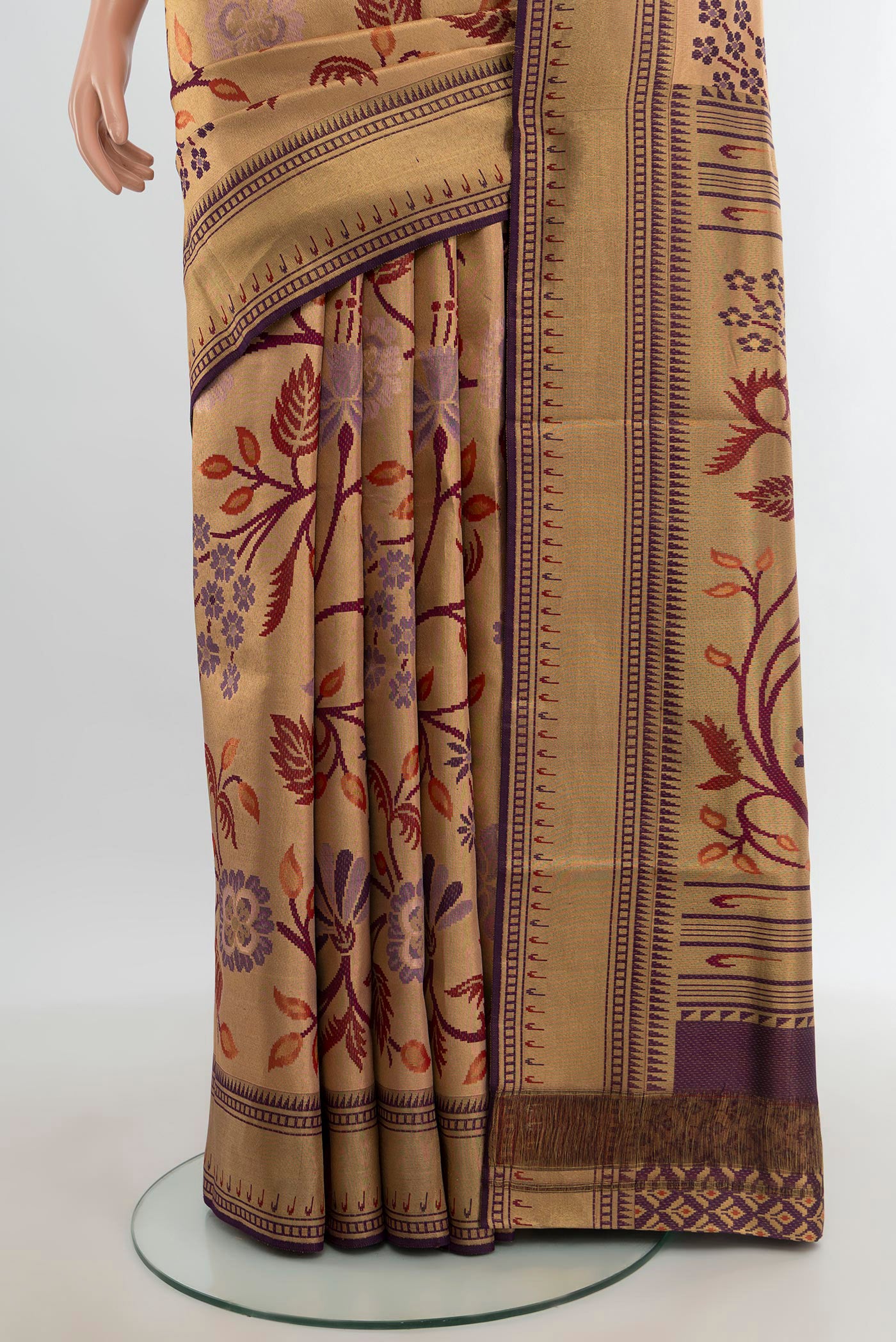 Pleats and pallu of Golden Kanchipuram Tissue Silk Saree with Zari Brocade on the body and Zari Border. 