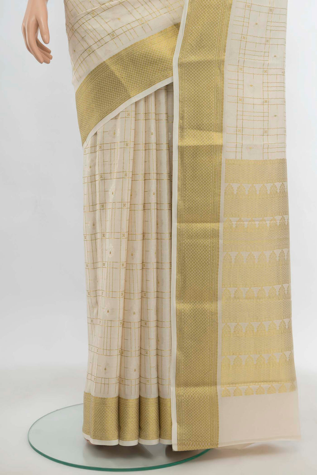 Pleats and pallu of Cream Mysore Crepe Saree with Zari Butta on the body and Zari Border. 