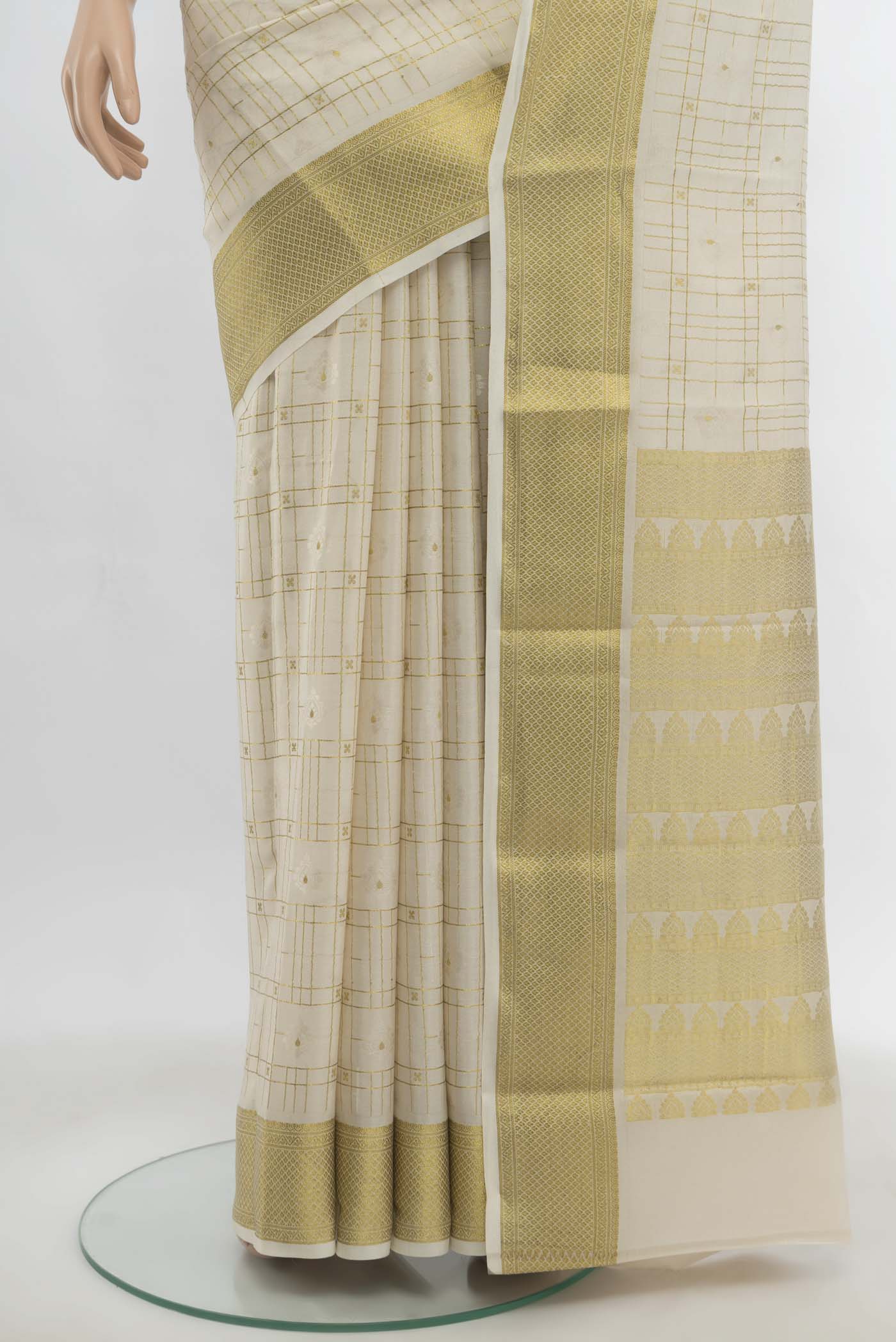 Pleats and pallu of Cream Mysore Crepe Saree with Zari Butta on the body and Zari Border. 