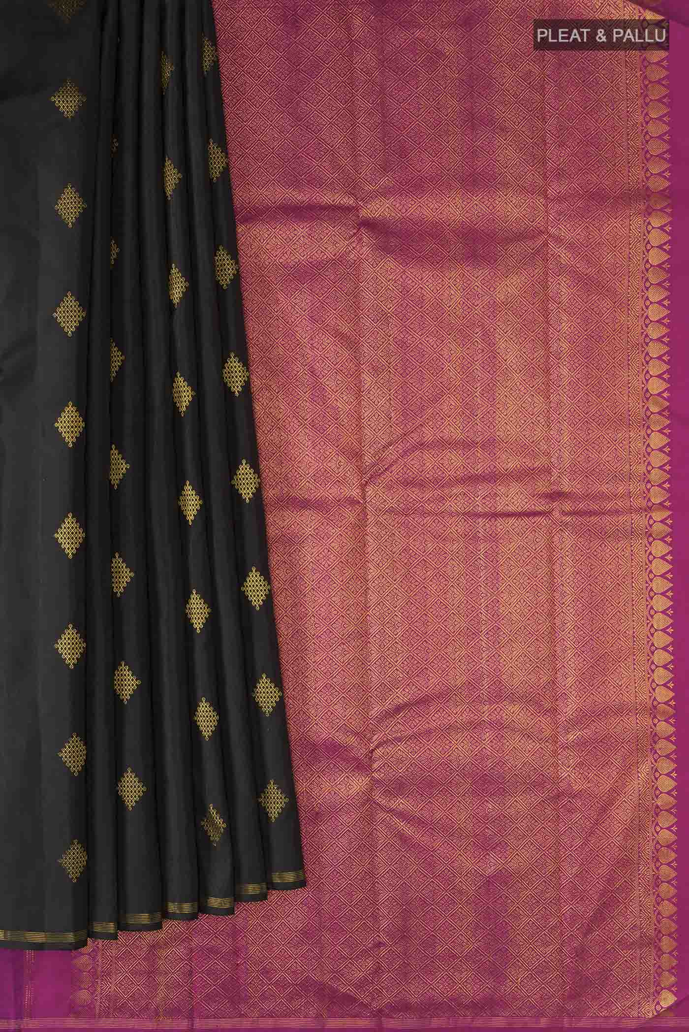 pleats pallu