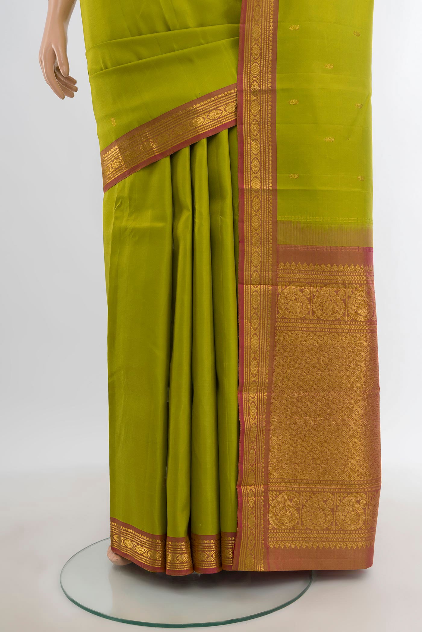 Pleats and pallu of Light Green Kanchipuram Silk Saree with Zari Butta on the body and Zari Border. 