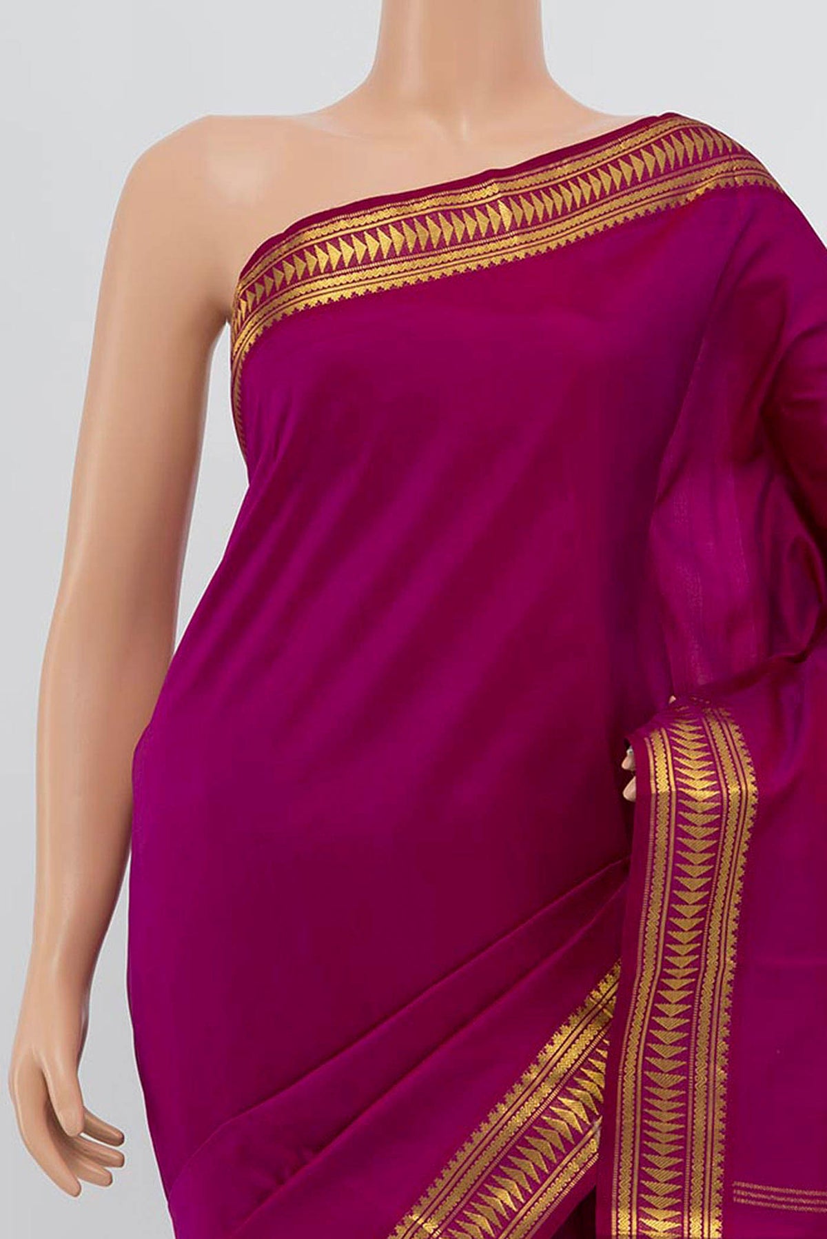 Border image of Magenta Kanchipuram Silk Saree with Plain Body and Fancy Border