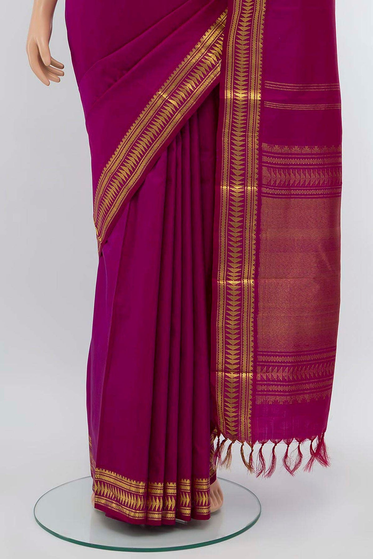 Pleats and pallu of Magenta Kanchipuram Silk Saree with Plain Body and Fancy Border