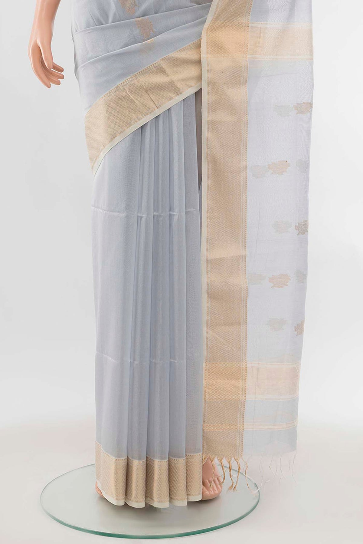 Pleats and pallu of Grey Maheshwari Silk Cotton Saree with Zari Butta on the body and Silk Border