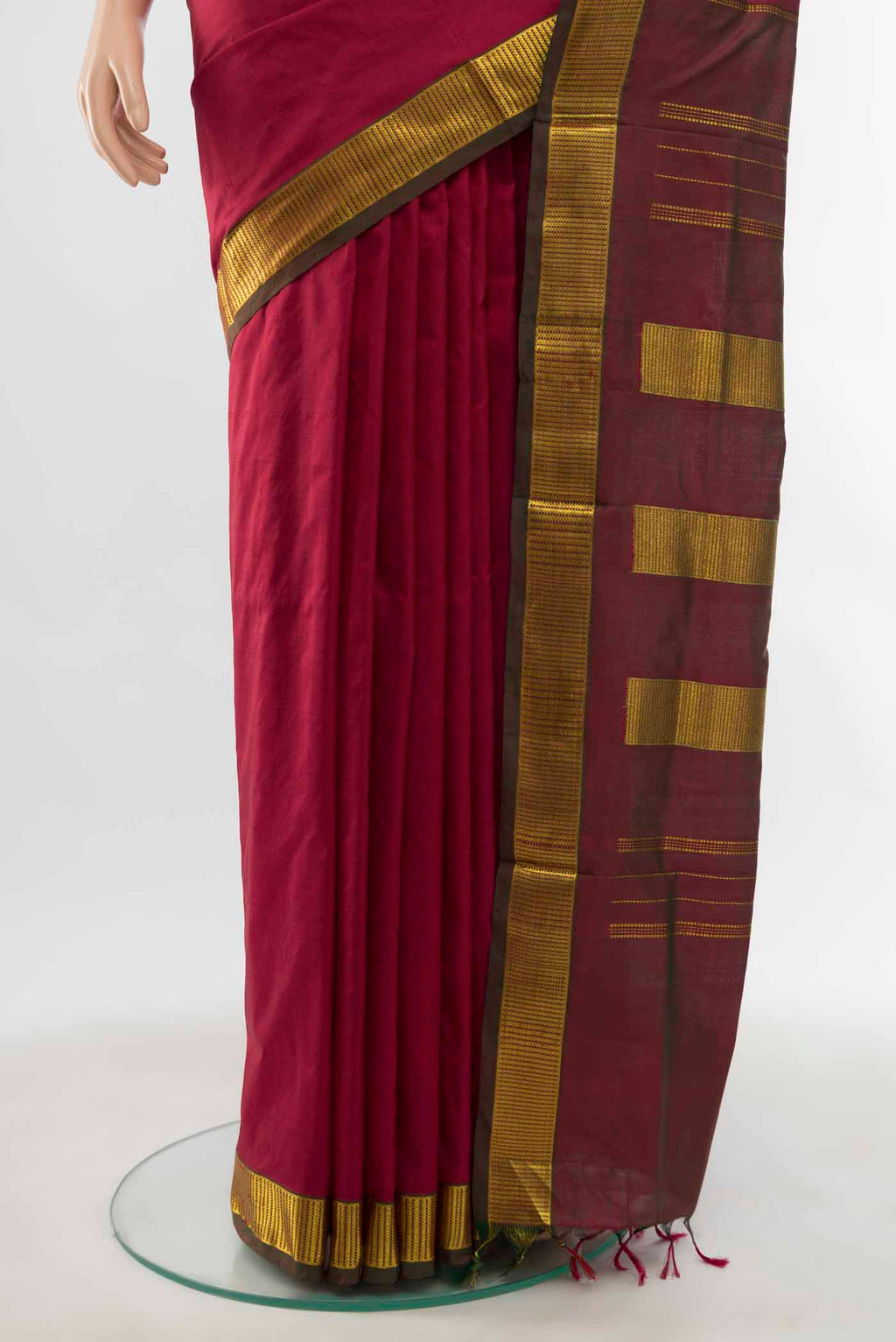 Pleats and pallu of Pure Silk Pure Zari Maroon Kanchipuram Nine Yards Saree with Plain Body and Silk Border