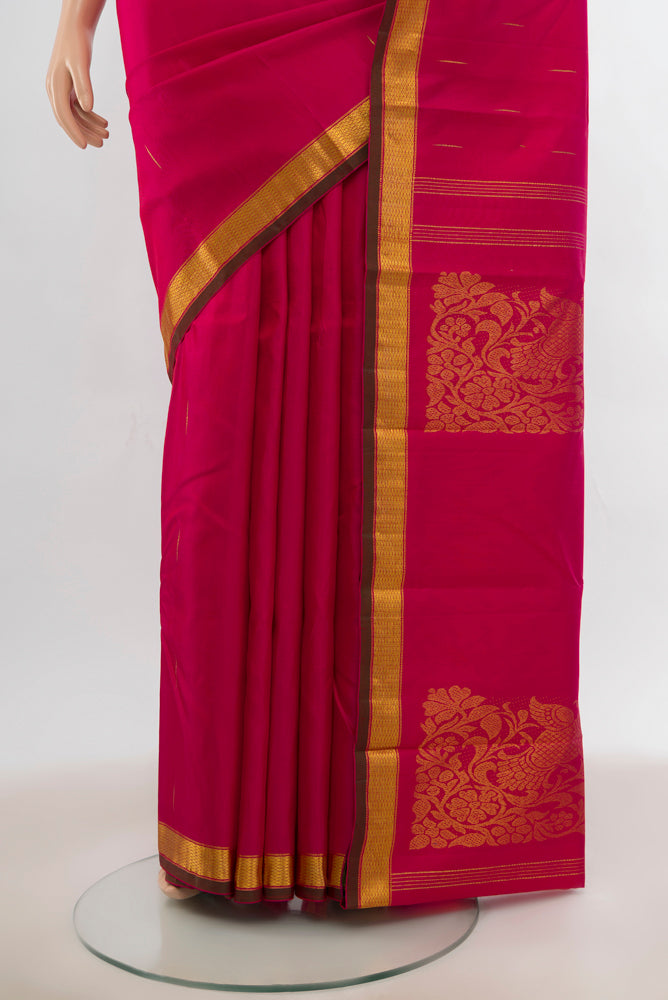 Pleats and pallu of Dark Pink Pochampally Saree with Zari Butta on the body and Silk Border. 
