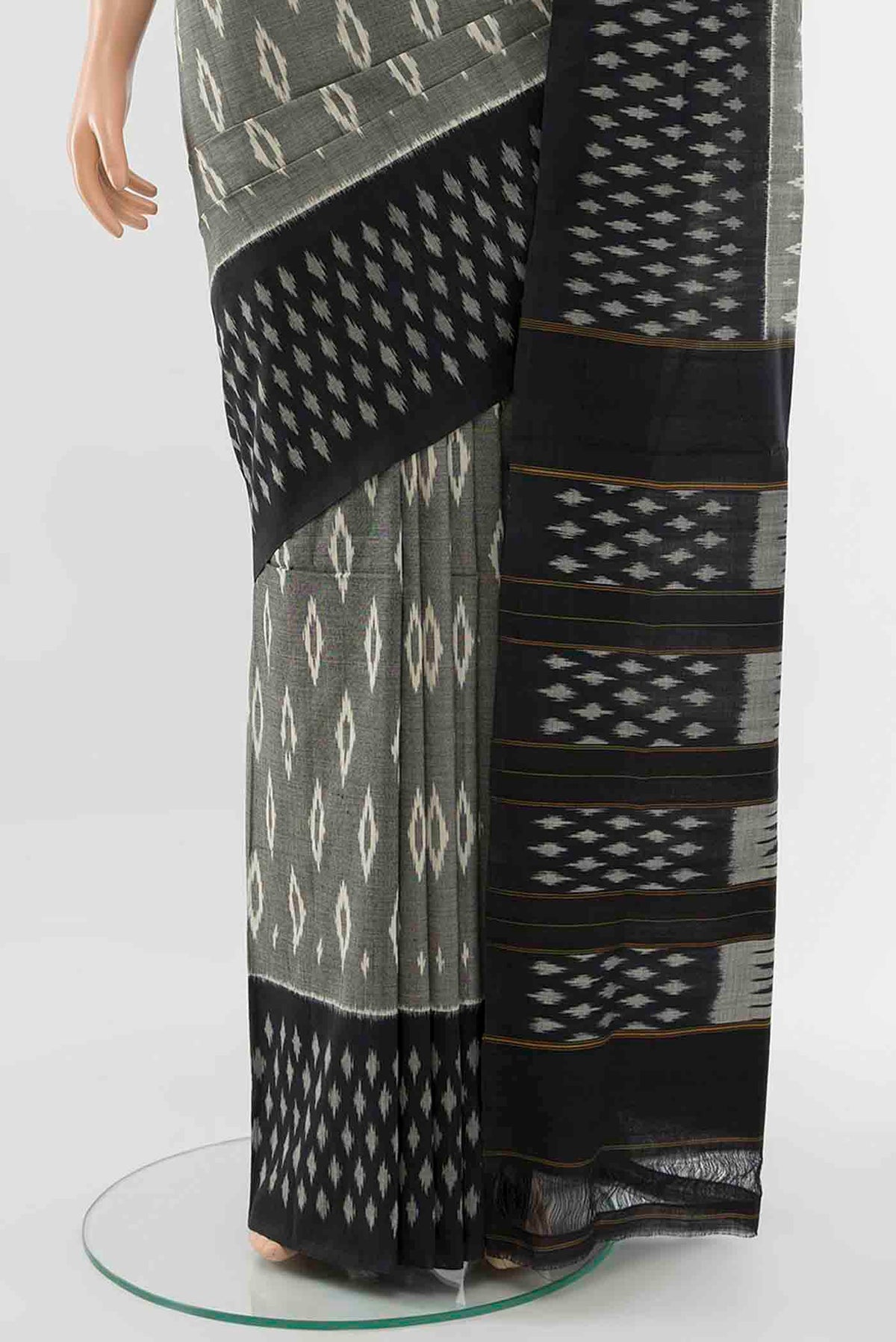 Pleats and pallu of Grey Pochampally Cotton Saree with Pure Ikat on the body and Plain Border