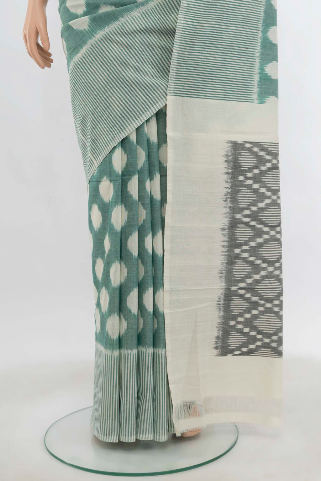 Pleats and pallu of Cream Pochampally Cotton Saree with Ikat Print on the body and Ikat Border. 