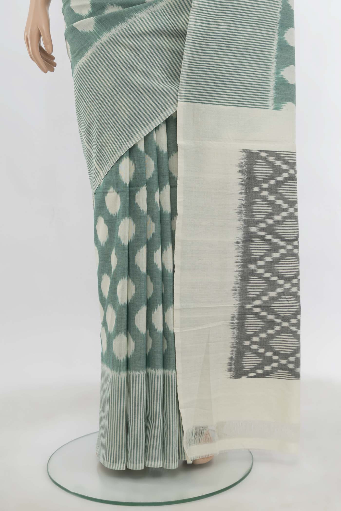Pleats and pallu of Cream Pochampally Cotton Saree with Ikat Print on the body and Ikat Border. 