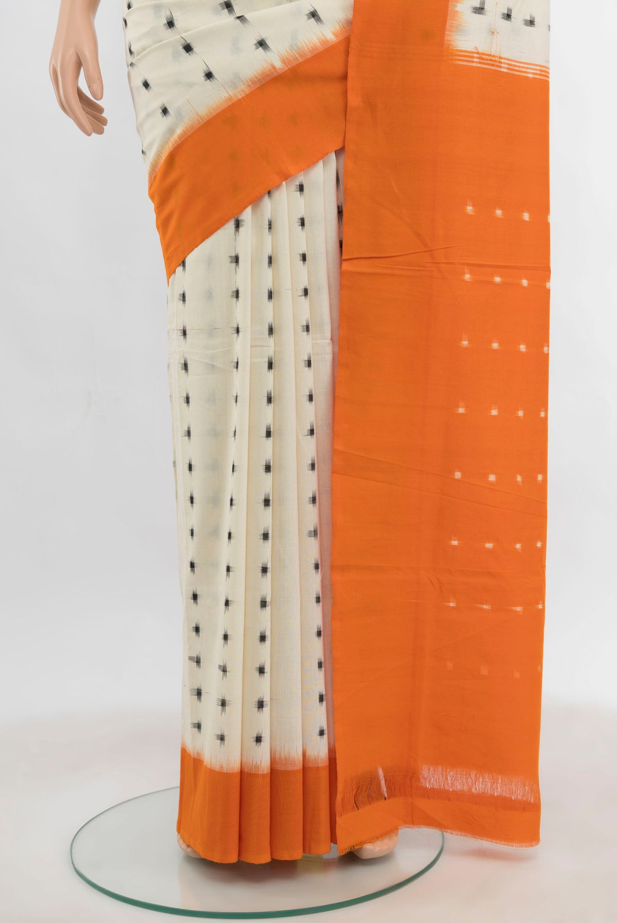 Pleats and pallu of Cream Pochampally Cotton Saree with Ikat Print on the body and Ikat Border. 