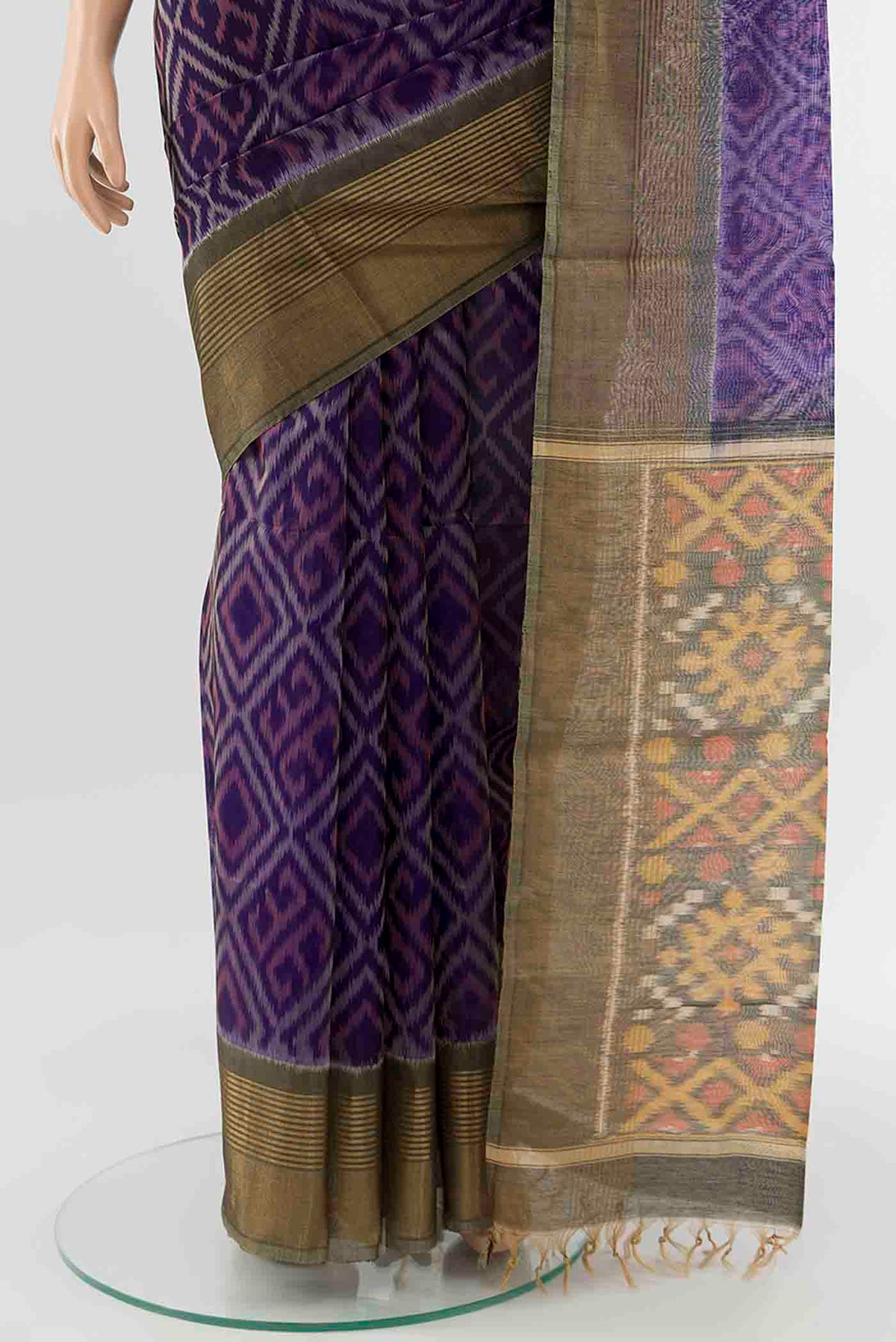 Pleats and pallu of Navy Blue Kora Cotton Saree with Ikat Print on the body and Fancy Border