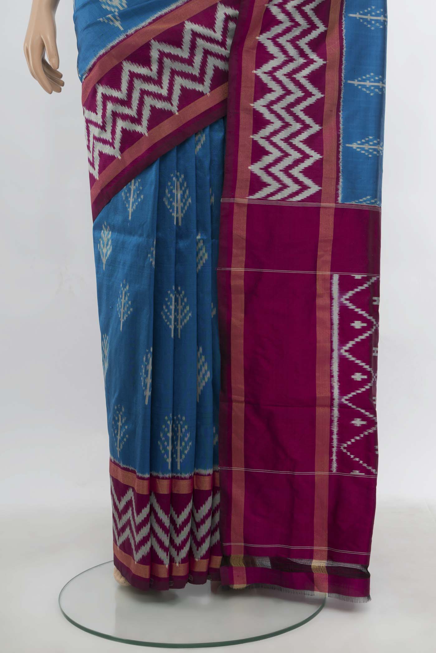 Pleats and pallu of Dark Blue Pochampally Saree with Ikat Print on the body and Zari Border. 