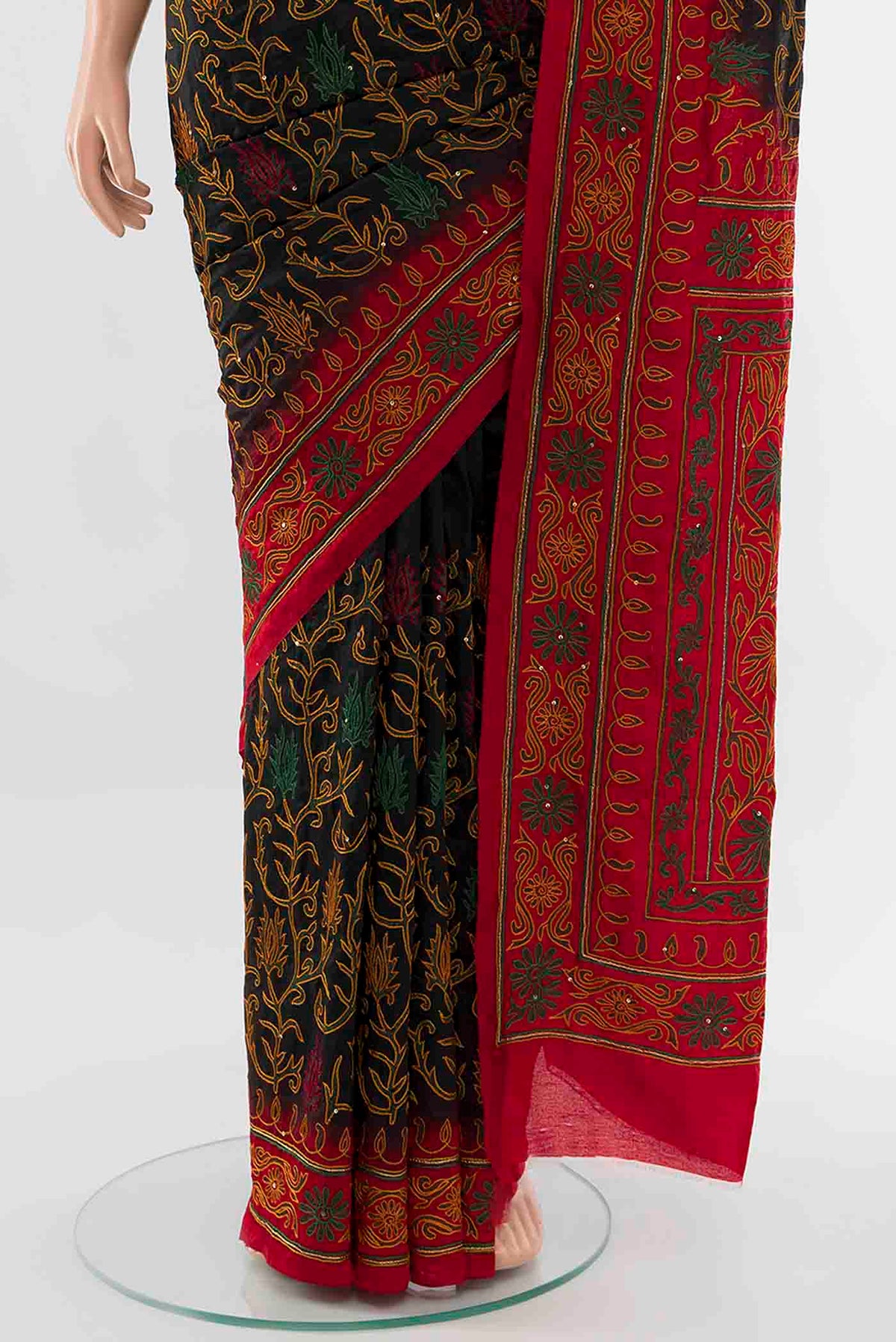 Pleats and pallu of Black Blended Raw Silk Saree with Embroidery on the body and Embroidery Border