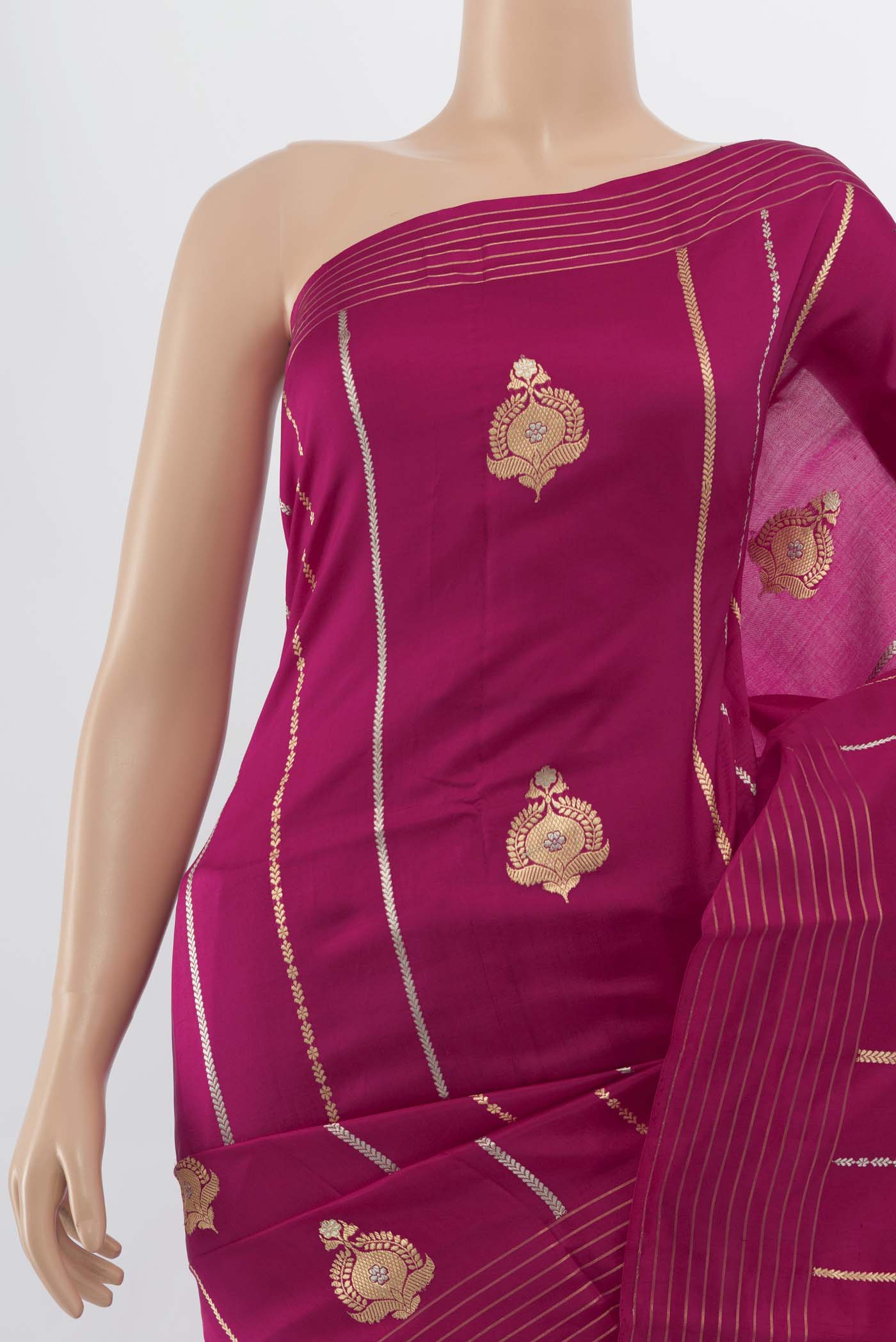 Border image of Dark Pink Banarasi Katan Silk Saree with Zari Butta on the body and Silk Border. 