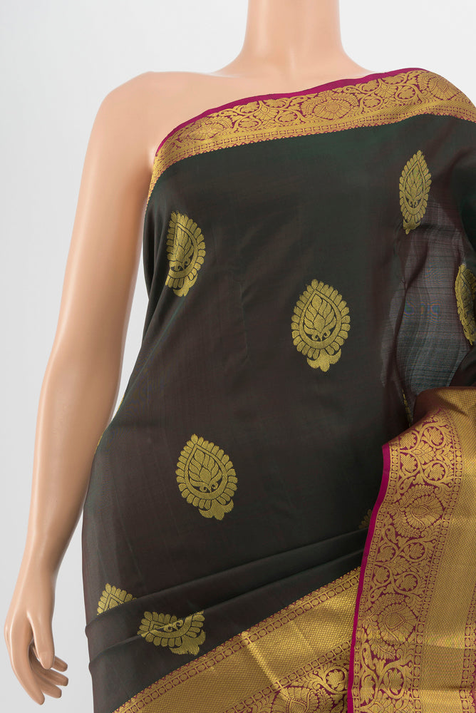 Border image of Pure Silk Pure Zari Mint Green Kanchipuram Saree with Zari Butta on the body and Silk Border. 
