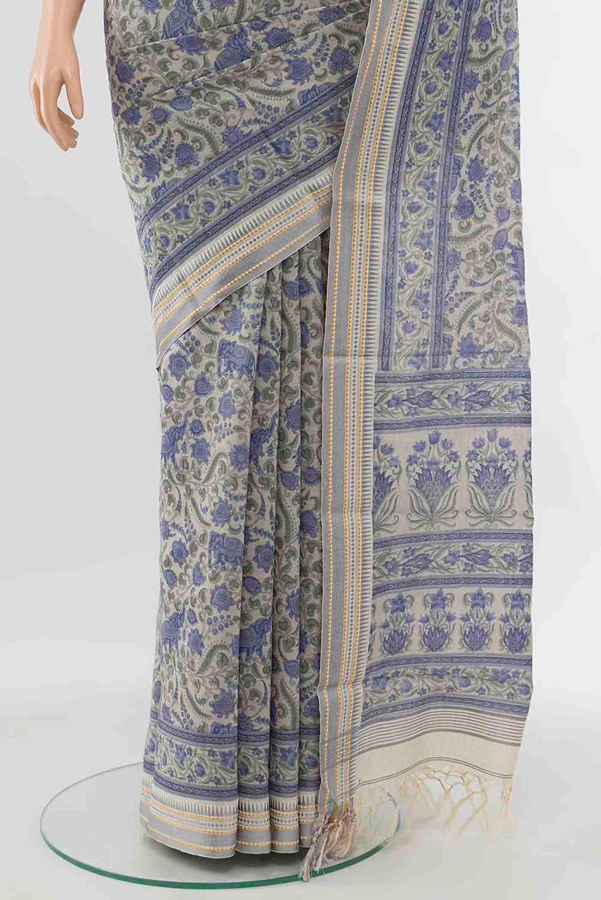 Pleats and pallu of Grey Maheshwari Silk Cotton Saree with Floral Print on the body and Fancy Border