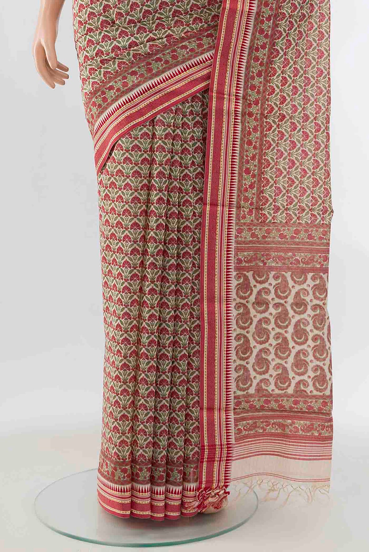 Pleats and pallu of Red Maheshwari Silk Cotton Saree with Thread Butta on the body and Silk Border
