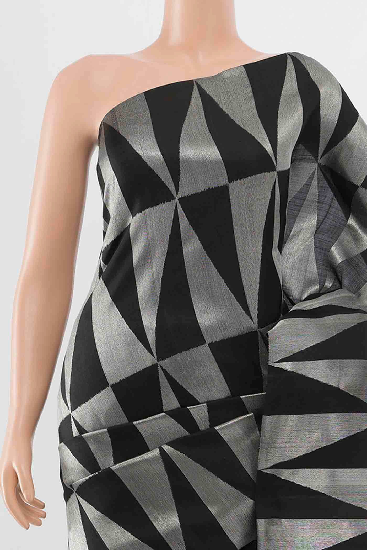 Border image of Pure Silk Pure Zari Black Kanchipuram Saree with Zari Butta on the body and Zari Border