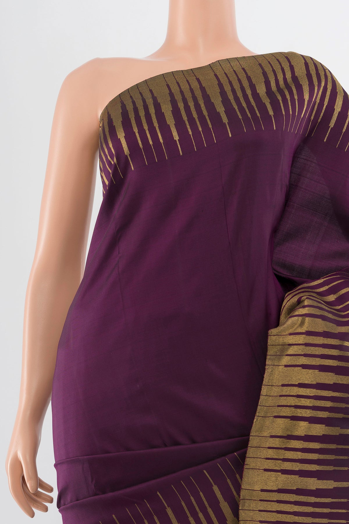 Border image of Pure Silk Pure Zari Violet Kanchipuram Saree with Zari Butta on the body and Silk Border. 