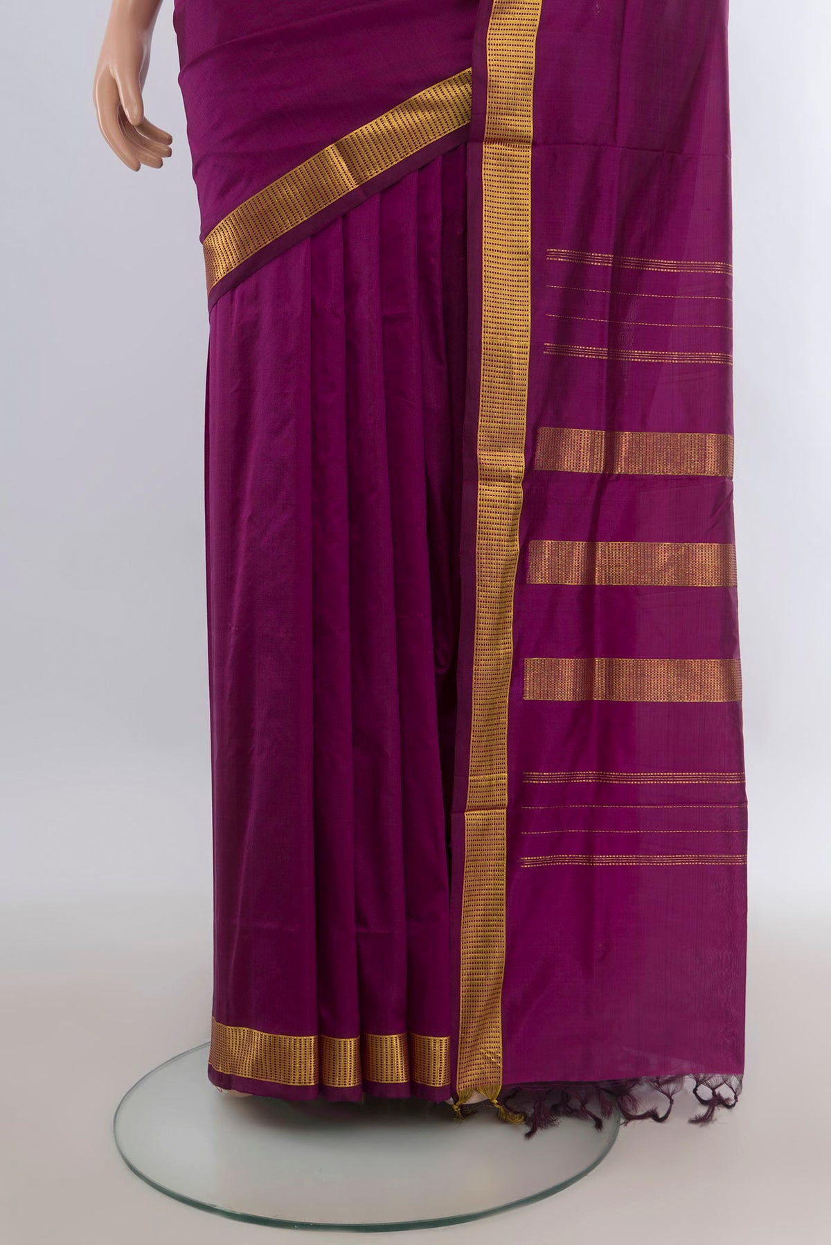 Pleats and pallu of Pure Silk Magenta Kanjivaram Nine Yards Saree with Plain Body and Zari Border. 