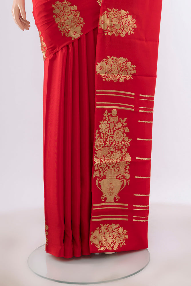 Pleats and pallu of Red Mysore Crepe Saree with Zari Butta on the body and Silk Border. 