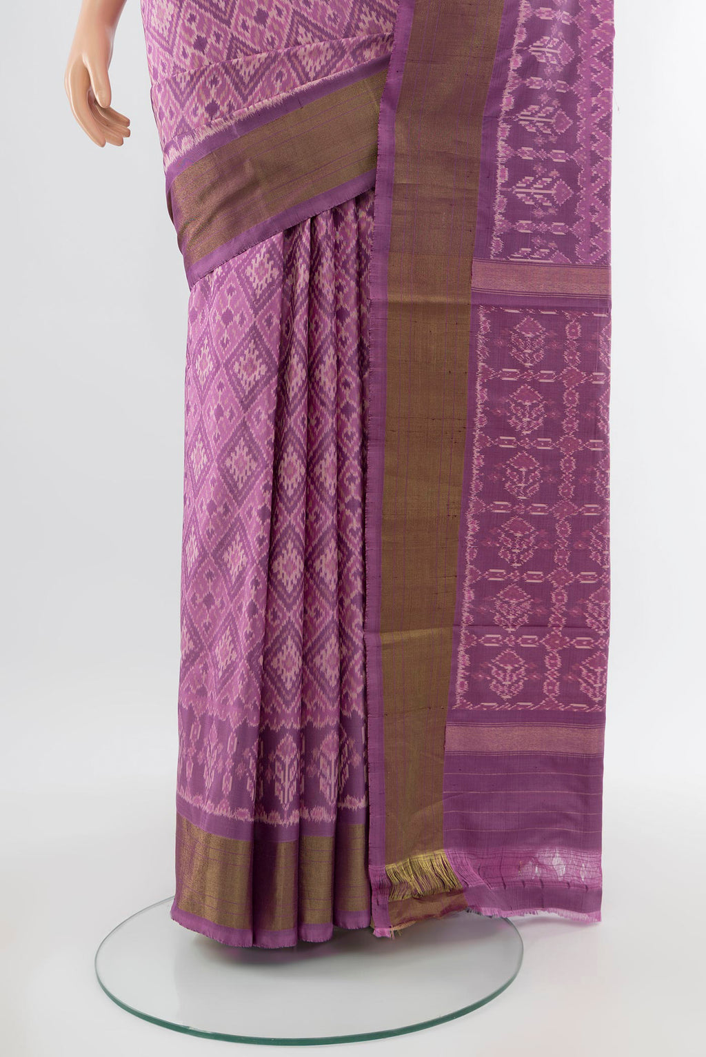Pleats and pallu of Lavender Pochampally Saree with Ikat Print on the body and Silk Border. 