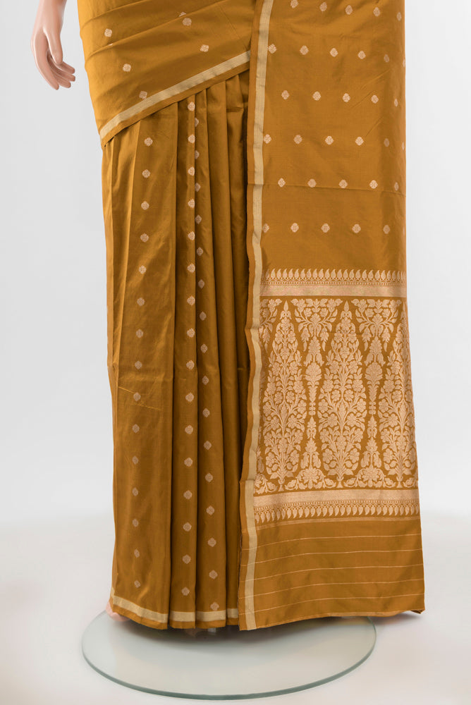 Pleats and pallu of Pure Silk Pure Zari Mehandi Green Banarasi Katan Saree with Zari Butta on the body and Silk Border. 