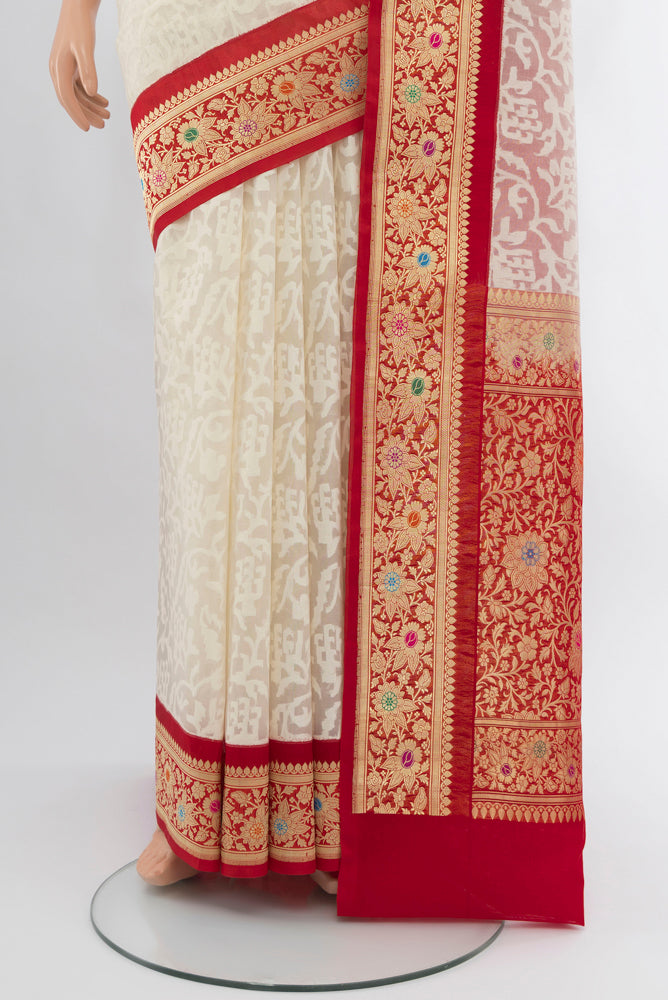 Pleats and pallu of Cream Banarasi Kora Silk Saree with Zari Butta on the body and Silk Border. 