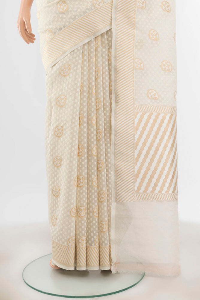 Pleats and pallu of Cream Banarasi Kora Silk Saree with Plain Body and Silk Border. 