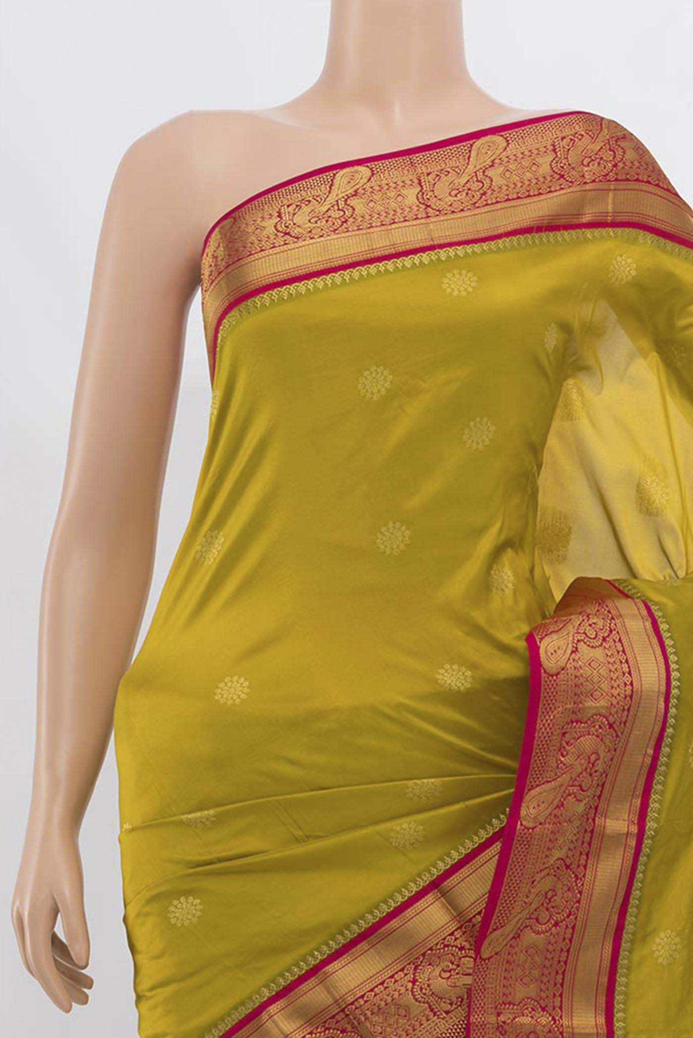 Border image of Mehandi Green Bangalore Silk Saree with Zari Butta on the body and Silk Border. 