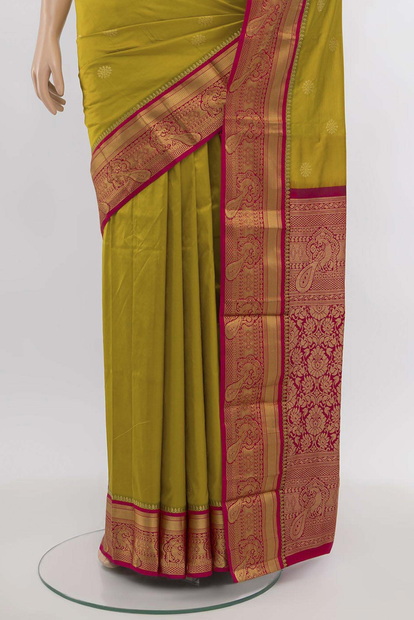 Pleats and pallu of Mehandi Green Bangalore Silk Saree with Zari Butta on the body and Silk Border. 