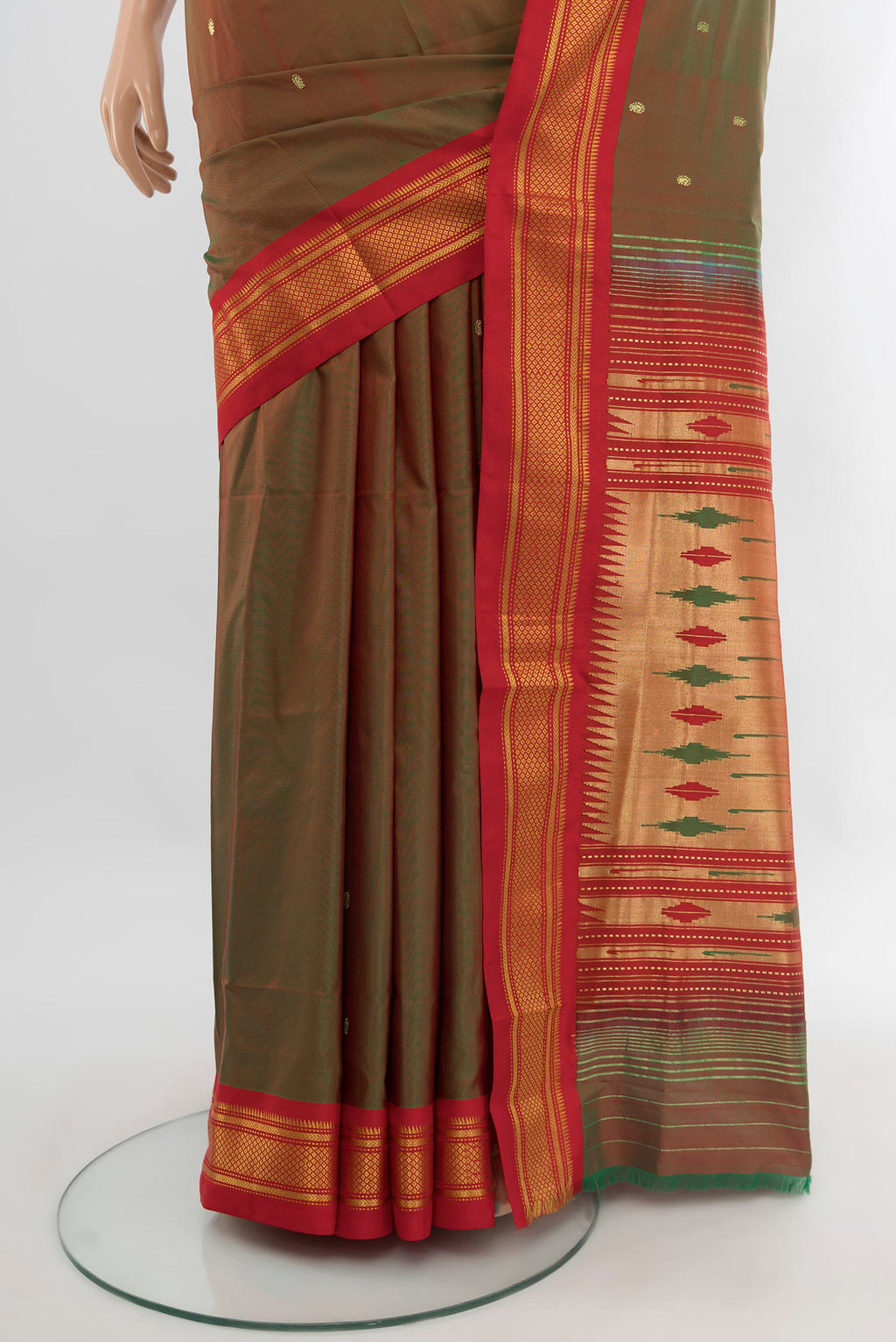 Pleats and pallu of Mehandi Green Dual Tone Paithani Silk Saree with Zari Butta on the body and Zari Border. 