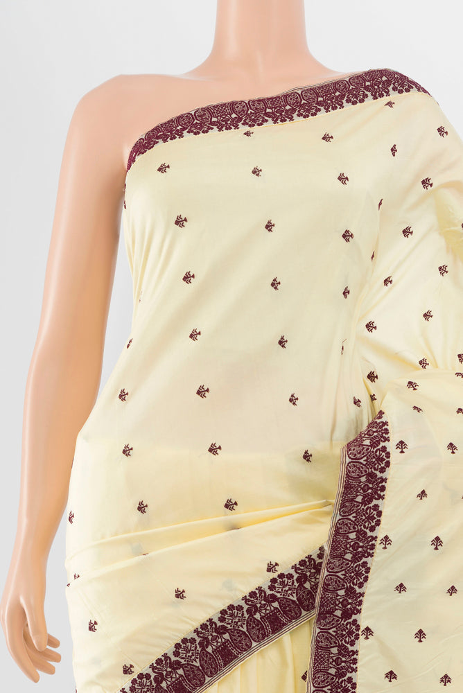 Border image of Cream Assam Silk Saree with Jacquard With Thread Butta on the body and Silk Border. 