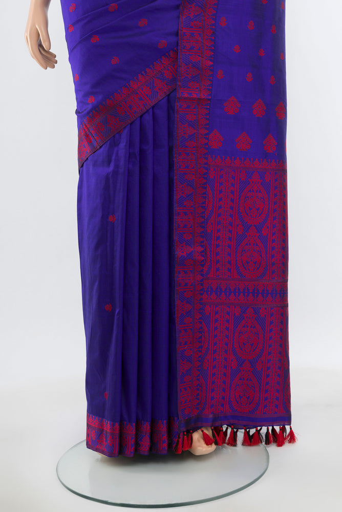 Pleats and pallu of Dark Blue Assam Silk Saree with Jacquard With Thread Butta on the body and Silk Border. 