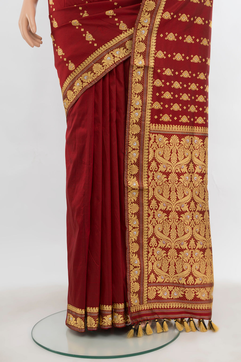 Pleats and pallu of Maroon Assam Silk Saree with Thread Butta on the body and Silk Border. 
