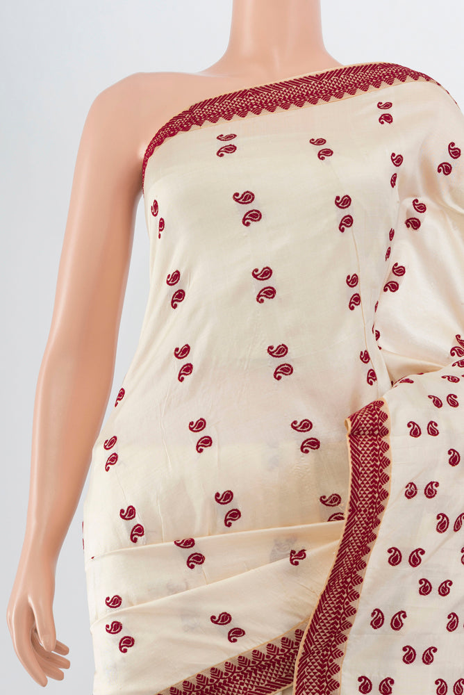 Border image of Cream Assam Silk Saree with Jacquard With Thread Butta on the body and Silk Border. 