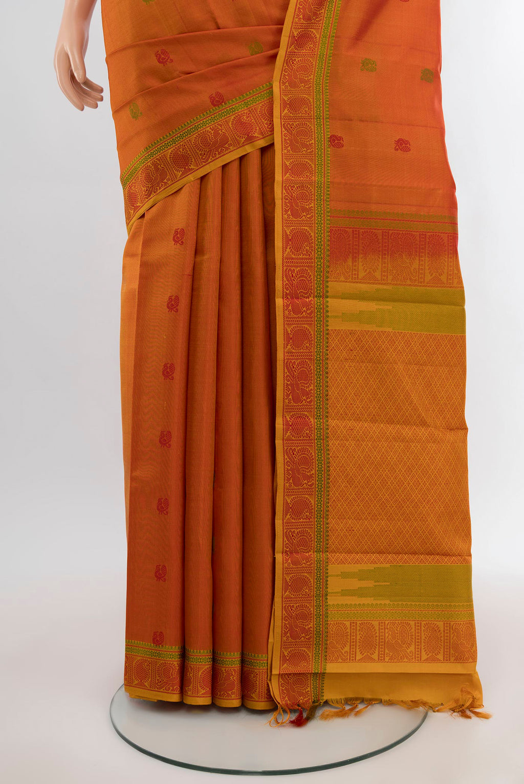 Pleats and pallu of Brick Orange Kanchipuram Silk Saree with Thread Butta on the body and Thread Border. 