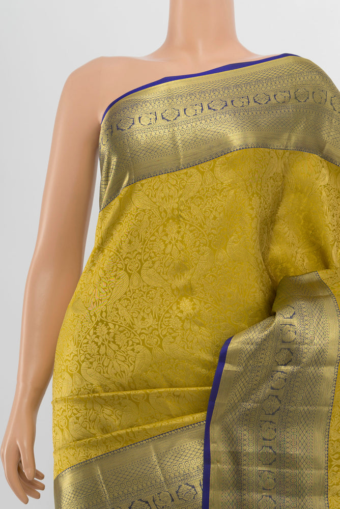 Border image of Mehandi Green Kanchipuram Silk Saree with Plain Body and Silk Border. 