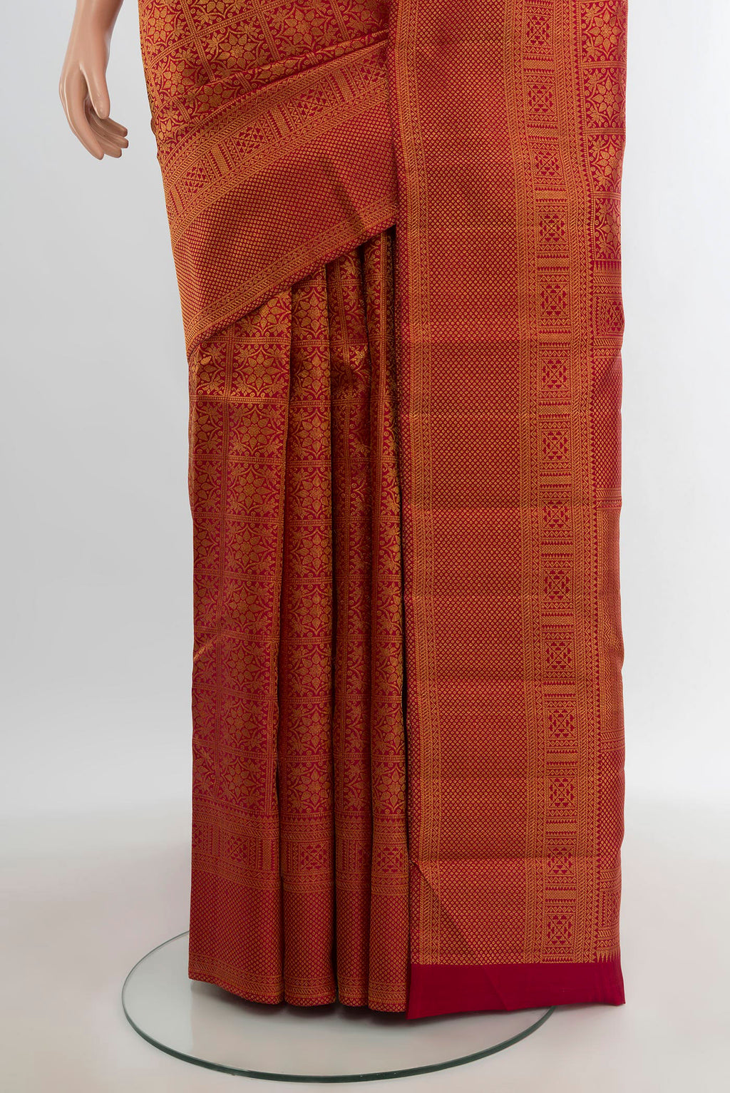 Pleats and pallu of Maroon Kanchipuram Silk Saree with Zari Brocade on the body and Zari Border. 