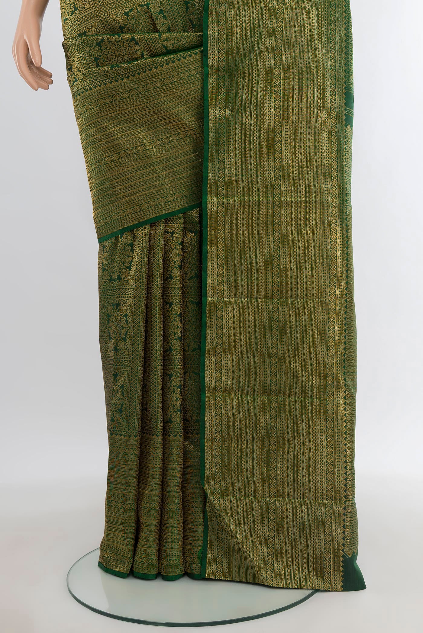 Pleats and pallu of Bottle Green Kanchipuram Silk Saree with Zari Brocade on the body and Zari Border. 