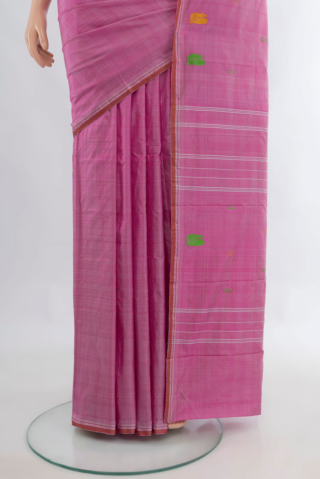 Pleats and pallu of Pure Silk Rose pink Kanchipuram Saree with Plain Body and Thread Border. 